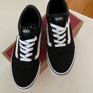 Vans Ward Sneakers NWT Size 8